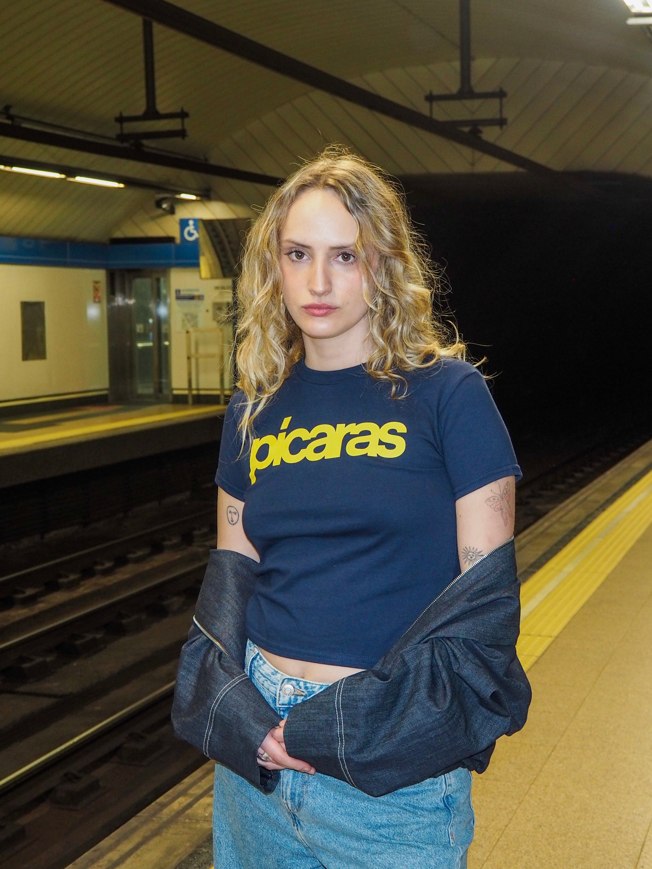 Pícaras Navy Baby Tee